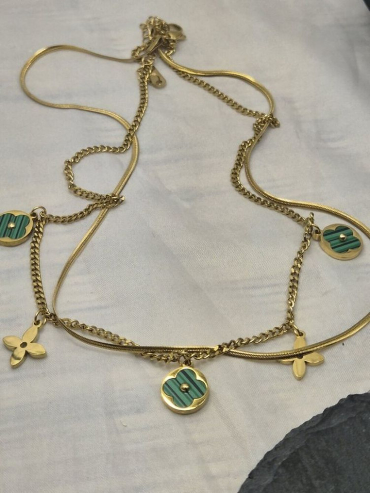 Многослойная цепочка с зелеными вставками и клевером J10850CJJ