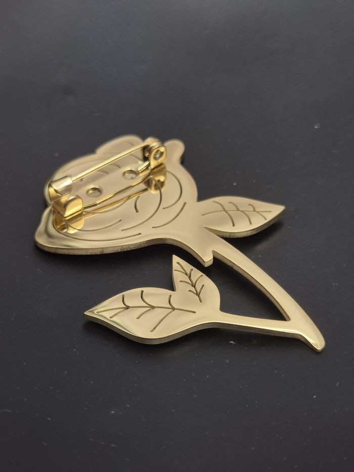 Брошь роза сталь с напылением золотом J11545CJJ Брошь роза сталь с напылением золотом J11545CJJ