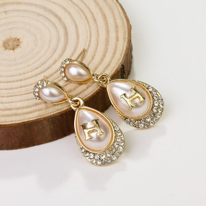 Висячие серьги капли с жемчужной эмалью и кристаллами CJH45073 Висячие серьги капли с жемчужной эмалью и кристаллами CJH45073