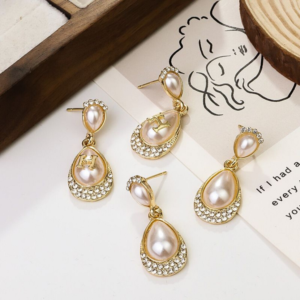 Висячие серьги капли с жемчужной эмалью и кристаллами CJH45073