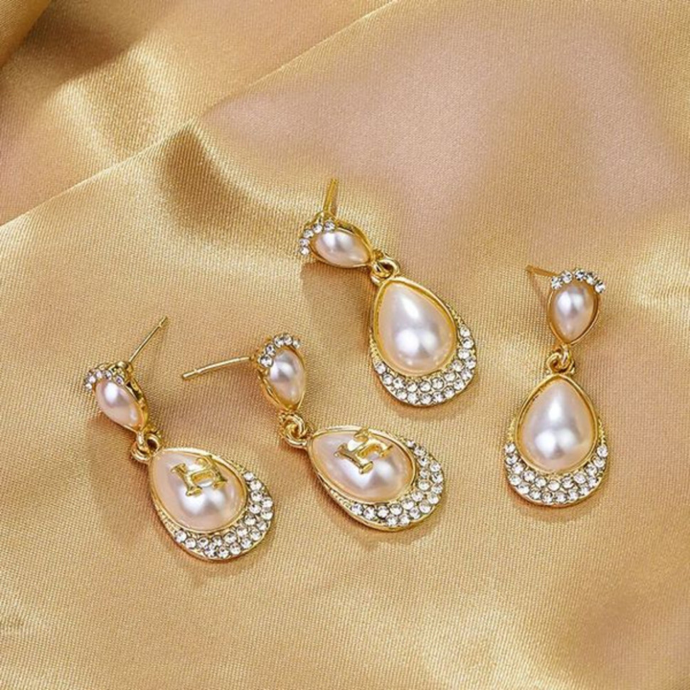 Висячие серьги капли с жемчужной эмалью и кристаллами CJH45073