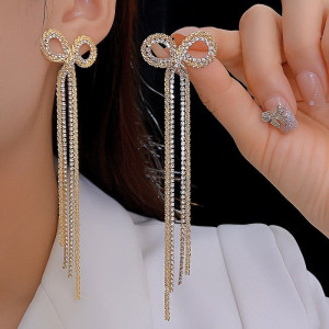 Длинные серьги-банты с кристальными нитями CJP62460 Длинные серьги-банты с кристальными нитями CJP62460