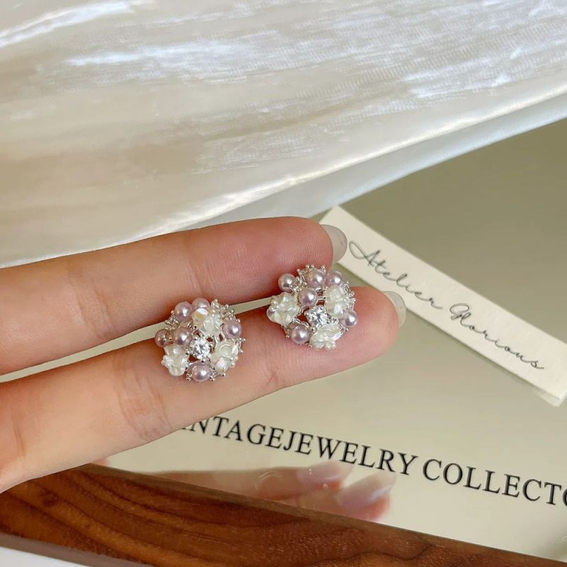 Серебряные серьги с жемчугом и цветком CJZ37385 Серебряные серьги с жемчугом и цветком CJZ37385