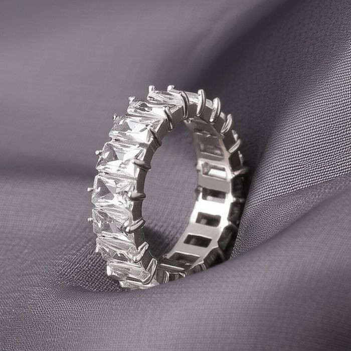 Кольцо с прозрачными вставками в огранке багет P70479MSK