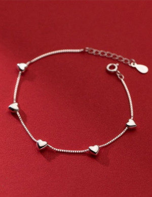 Браслет с миниатюрными объемными сердцами R86937 Браслет с миниатюрными объемными сердцами R86937