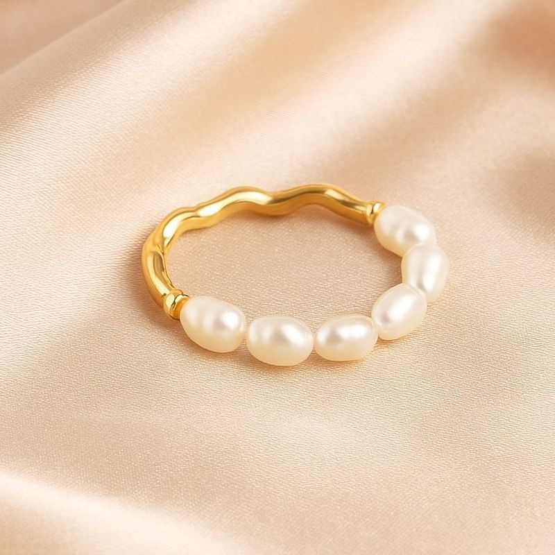 Тонкое разомкнутое кольцо с натуральным жемчугом 1J12251CJJ Тонкое разомкнутое кольцо с натуральным жемчугом 1J12251CJJ