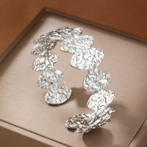 Браслет-кафф ажурный с фактурой в стиле флористики CJM03830 Браслет-кафф ажурный с фактурой в стиле флористики CJM03830