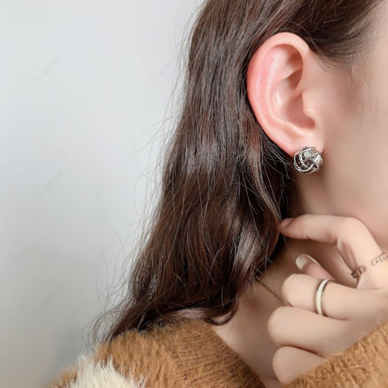 Минималистичные пусеты Плетеные золотистые сферы CJL27579