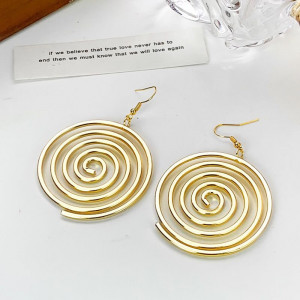 Золотистые серьги-петли в форме объемной спирали CJ05251
