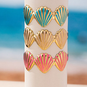 Браслет жесткий в виде крупной рельефной ракушки CJP54218