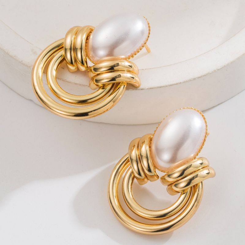 Элегантные серьги-пусеты с жемчугом CJN42895