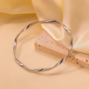 Жесткий браслет с винтовым плетением CJH32260 Жесткий браслет с винтовым плетением CJH32260