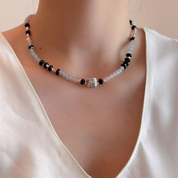 Минималистичные Бусы из темных и светлых камней CJL47336