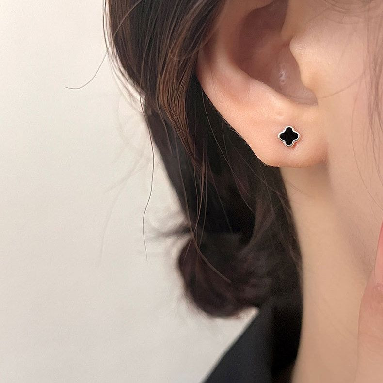 Серьги-гвоздики клевер чёрные 1J11950CJJ