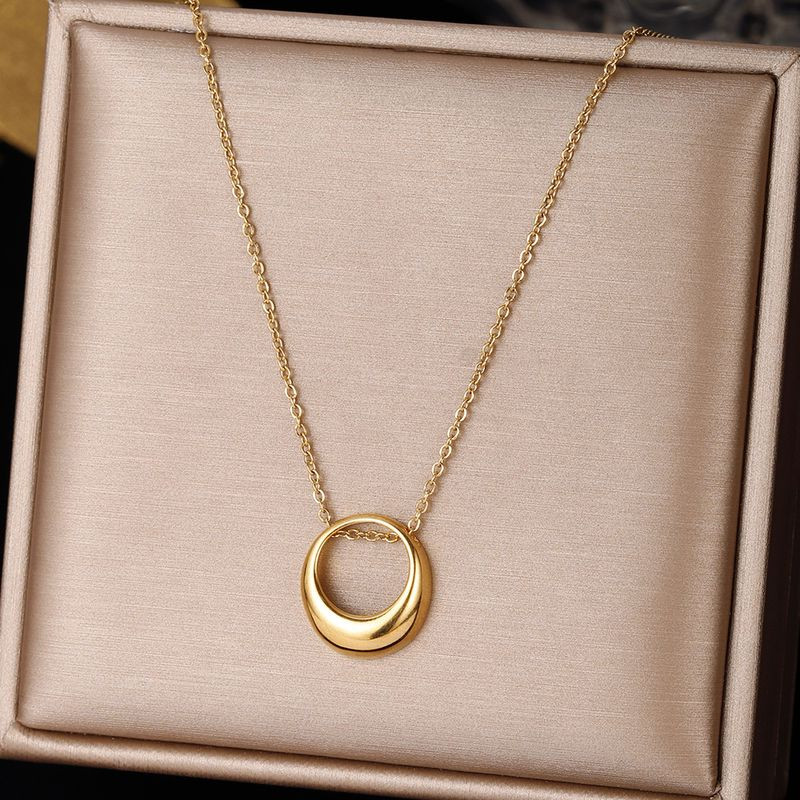 Изящная цепочка с овальным кулоном в форме полумесяца J10082CJJ