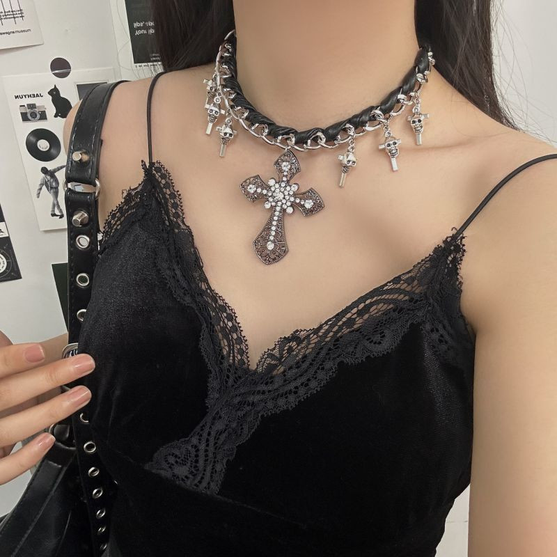 Массивное Ожерелье в готическом стиле с символичными крестами CJL19618