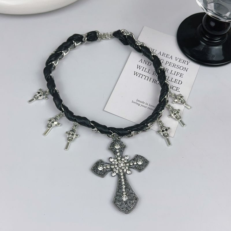 Массивное Ожерелье в готическом стиле с символичными крестами CJL19618