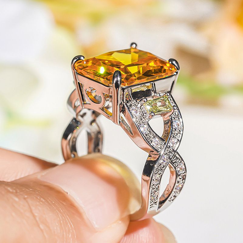 Роскошное кольцо с крупным желтым камнем и инкрустацией CJR56588 Роскошное кольцо с крупным желтым камнем и инкрустацией CJR56588