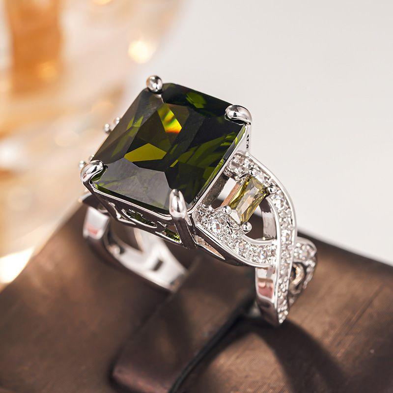 Роскошное кольцо с крупным желтым камнем и инкрустацией CJR56588 Роскошное кольцо с крупным желтым камнем и инкрустацией CJR56588