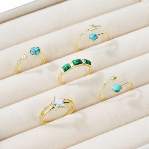 Разомкнутое кольцо с россыпью цветных камней и золотистым напылением CJG49659