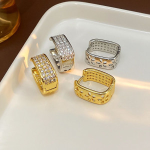 Прямоугольные серьги-кольца с резным узором CJL32472