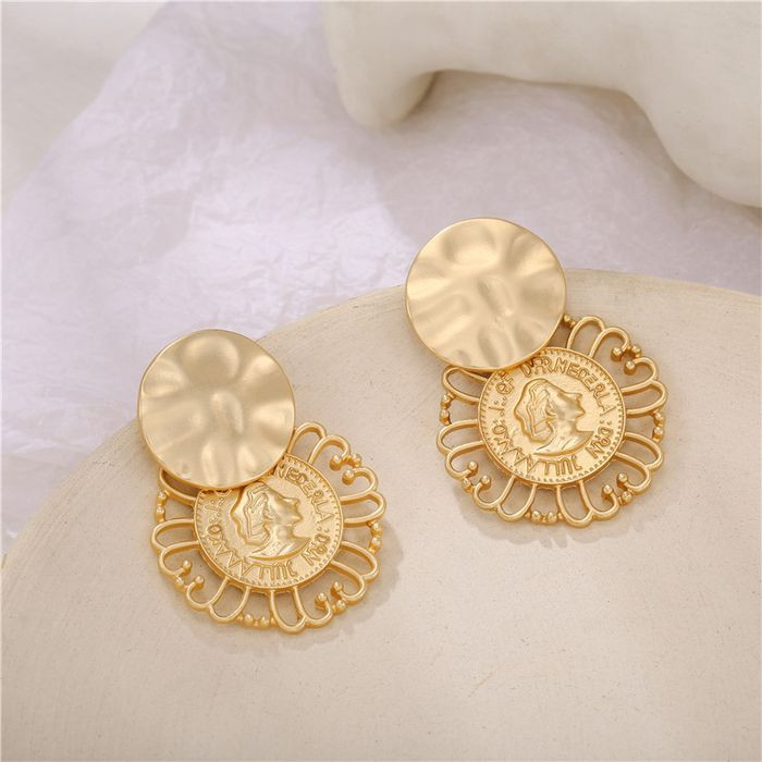 Крупные золотистые серьги пусеты с ажурными дисками CJM69852 Крупные золотистые серьги пусеты с ажурными дисками CJM69852