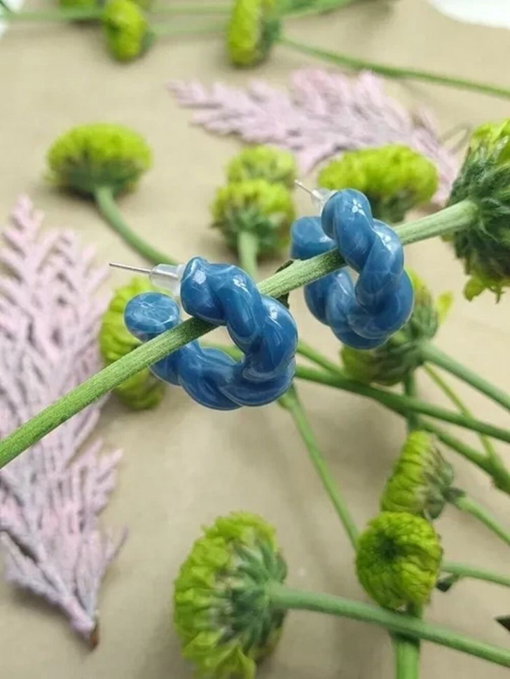 Набор серег акрил кольца и сердца (4 пары) J10022CJJ Набор серег акрил кольца и сердца (4 пары) J10022CJJ