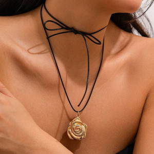 Длинный многослойный шнурок с золотистой розой 1J11759CJJ Длинный многослойный шнурок с золотистой розой 1J11759CJJ