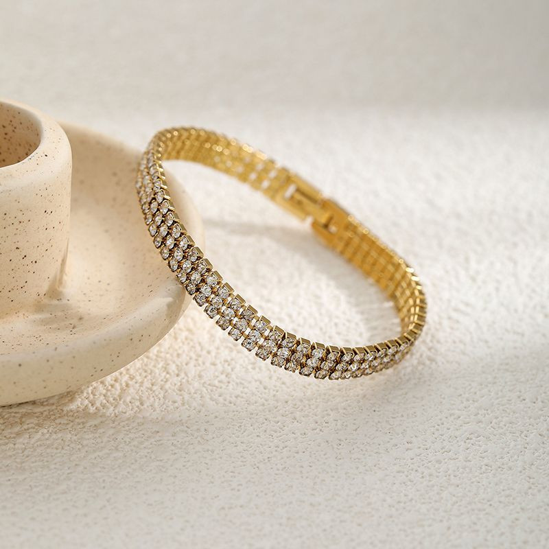 Браслет-дорожка гибкий с алыми кристаллами CJN91508