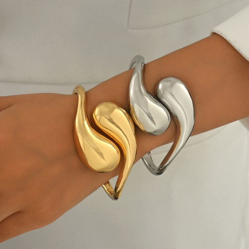 Жесткий браслет CJT17313