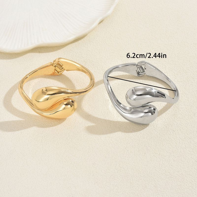 Жесткий браслет CJT17313