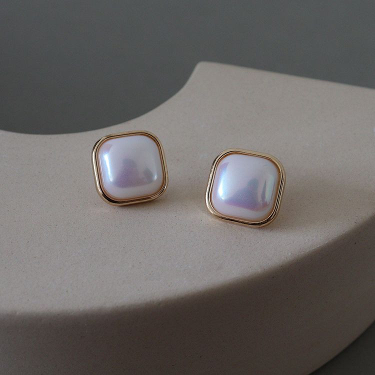 Серьги-гвоздики квадратные с перламутровой вставкой J10678CJJ