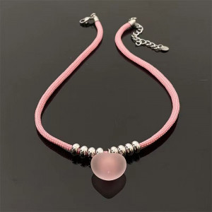 Чокер из розового шнурка с круглой розовой подвеской CJH70150