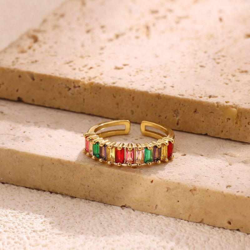 Разомкнутое кольцо с цветными прямоугольными кристаллами CJR56623