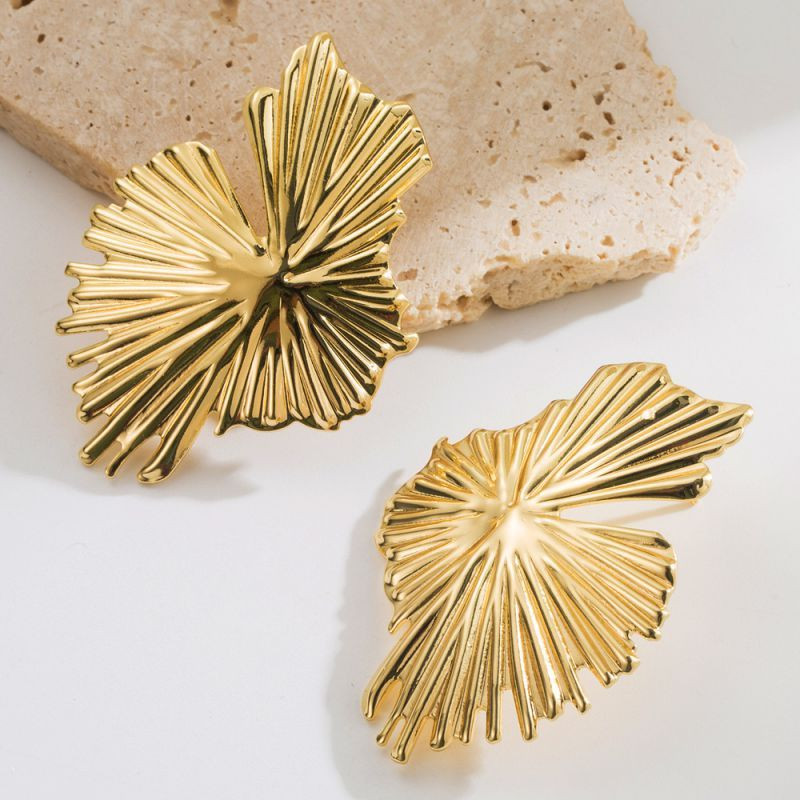 Фактурные серьги-пусеты золотистые веера CJN42928