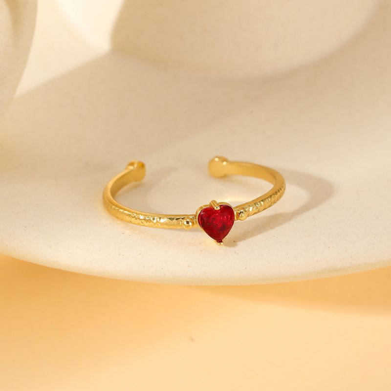 Кольцо с цветными кристаллами в форме сердца CJR59531