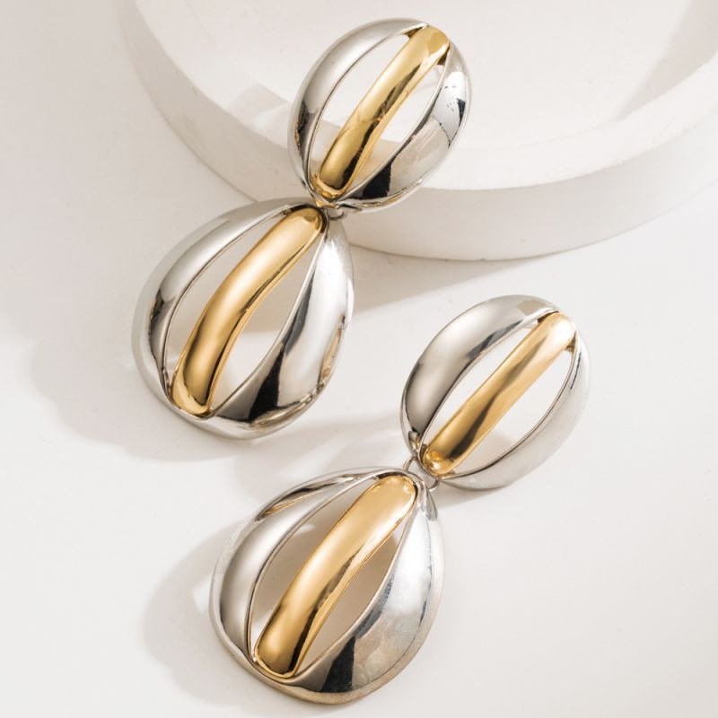 Объемные серьги пусеты из двухцветного жатого металла CJH87440