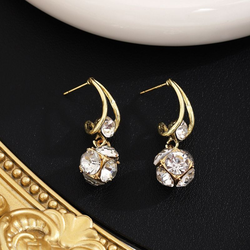 Висячие серьги с кристальными сферами в золотистой оправе CJG33154 Висячие серьги с кристальными сферами в золотистой оправе CJG33154