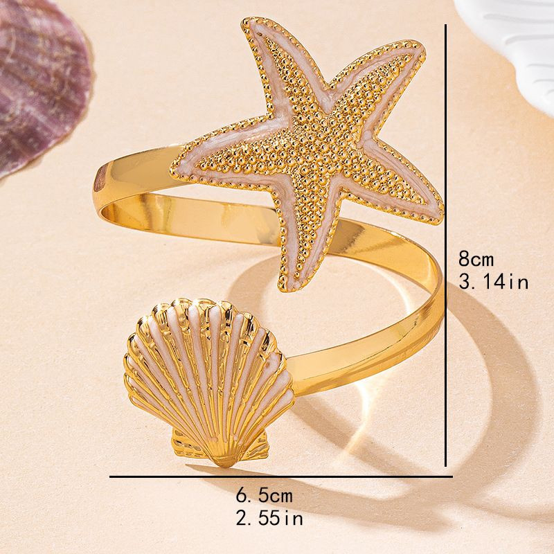 Браслет жесткий разомкнутый с эмалевой морской звездой CJP54247