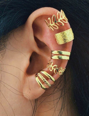 Набор золотистых каффов с растительным орнаментом и фактурными полосами R40942 Набор золотистых каффов с растительным орнаментом и фактурными полосами R40942