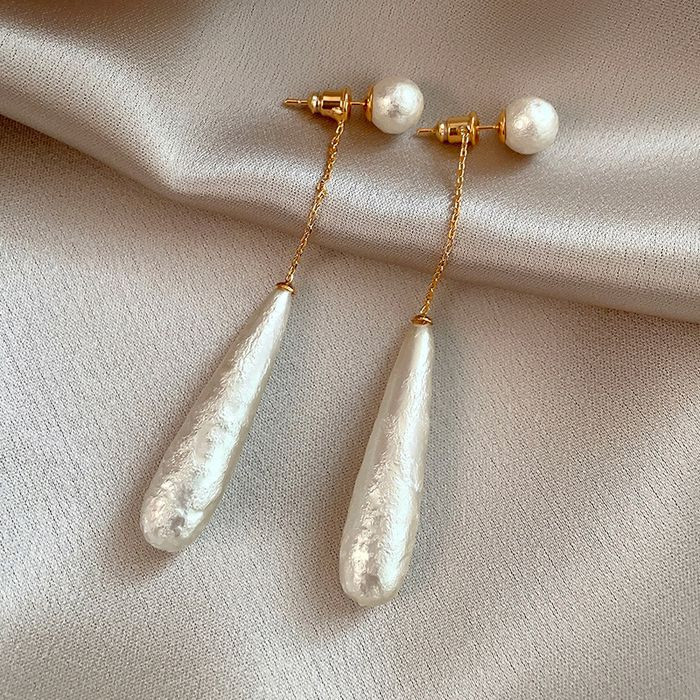 Длинные серьги пусеты с каплями из хлопкового жемчуга CJM71184
