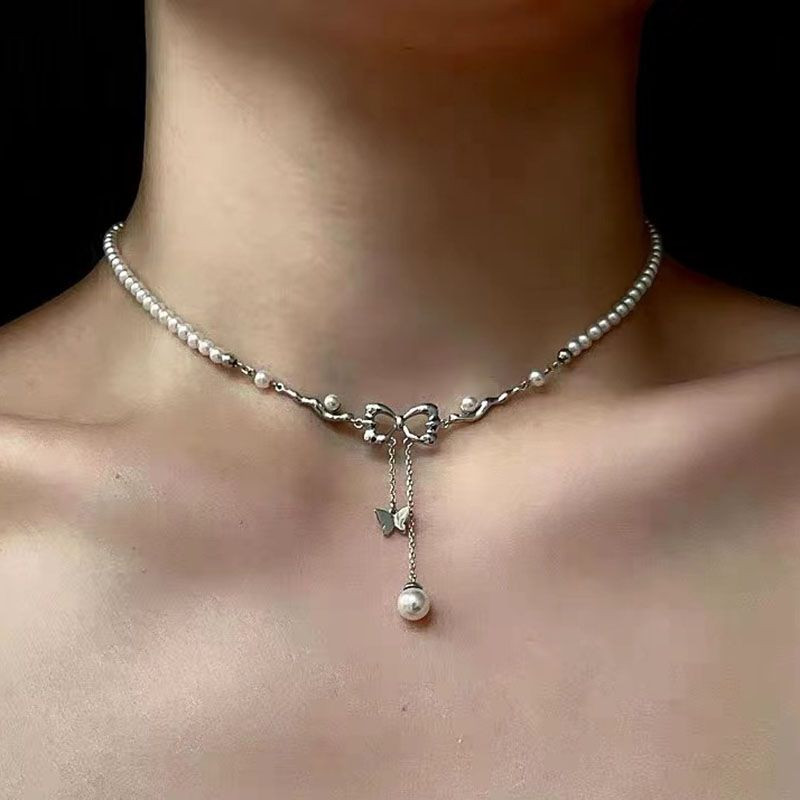 Тонкий чокер с жемчужной нитью и подвесками в форме капель CJH78525