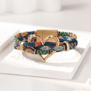 Браслет жесткий с принтом и подвеской в виде сердца CJT05193