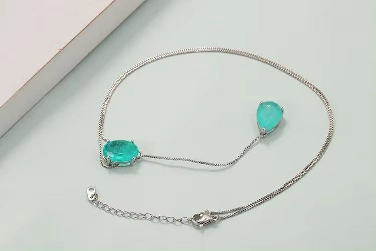 Колье-галстук с яркими бирюзовыми кристаллами в форме капель J10787CJJ