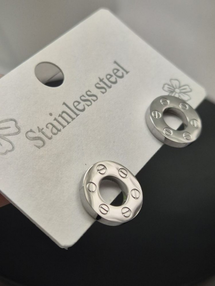 Серьги пусеты из медицинской стали в форме плоских колец с гравировкой 1J10880CJJ
