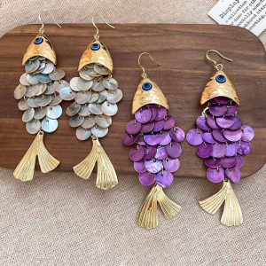 Крупные серьги-подвески в форме рыб с отделкой под чешую CJP44973