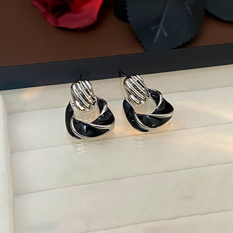 Двухцветные серьги-пусеты с переплетением CJP62481