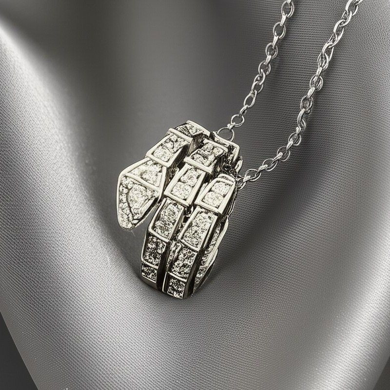 Платиновая Цепочка с кулоном Змея и кристаллами 1J11964CJJ Платиновая Цепочка с кулоном Змея и кристаллами 1J11964CJJ