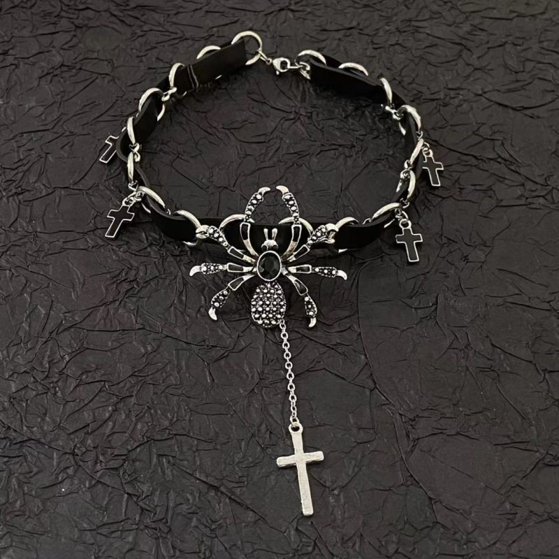 Чокер с крупным сердцем и готическими элементами CJG57161 Чокер с крупным сердцем и готическими элементами CJG57161