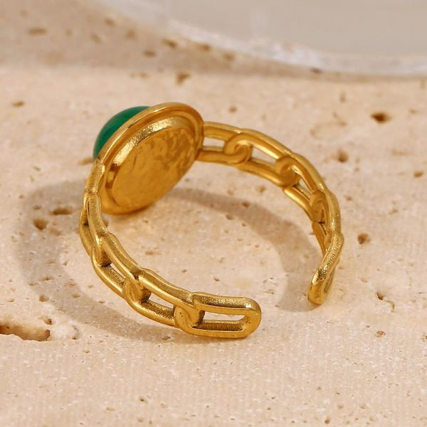 Кольцо с круглым зеленым камнем и ажурной шинкой CJL49937